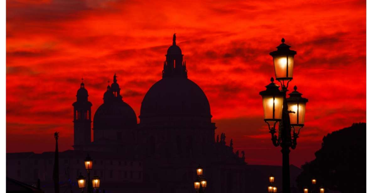 Venice: Mysterious Tales of Ghosts and Murders - What You’ll Spot on the Walls: Engravings and a Heart in Stone