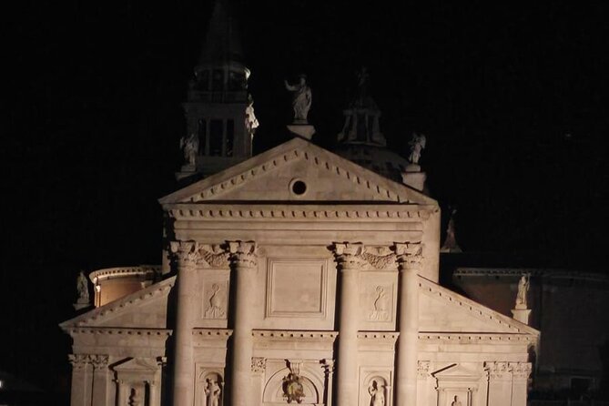 Venice Night Boat Tour from Zattere - The boat, the group size, and the comfort reality