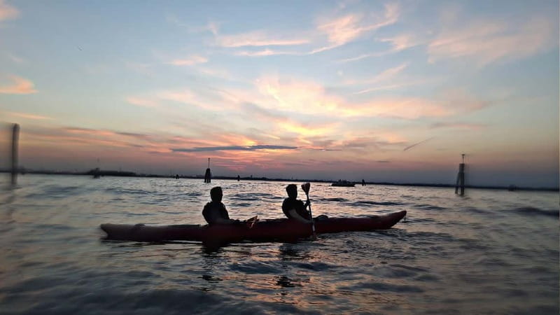 Venice: Night + Sunset Kayak Tour Kayak in the Canals - Getting to Calle Brazzo 3347: The Meeting Point Is the Real Adventure