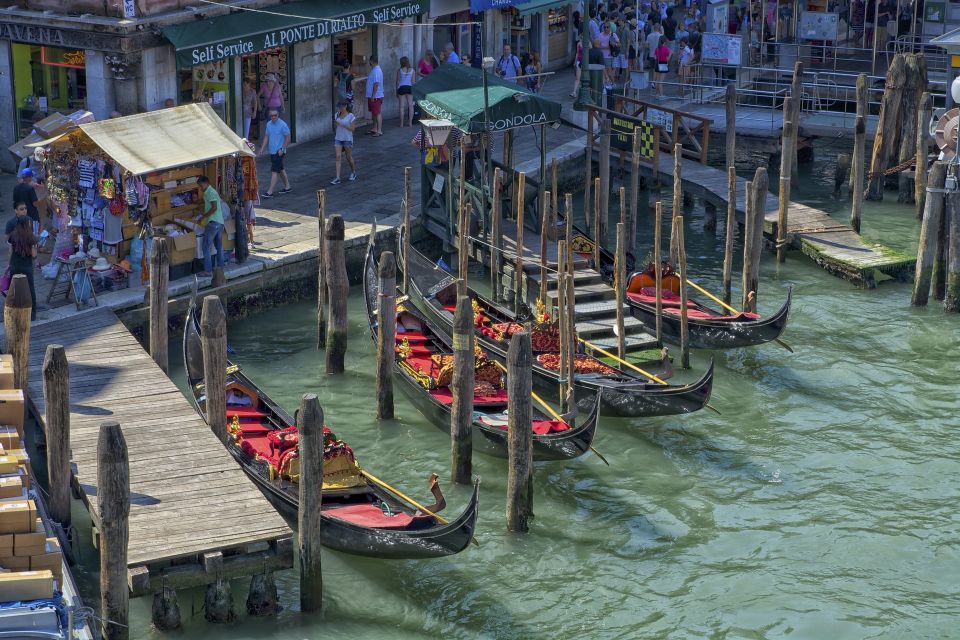 Venice: Off the Beaten Path Private Gondola Ride - Rialto Bridge and Mercato di Rialto: Merchant City Energy
