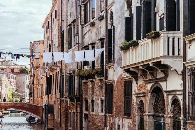 Venice Off the Beaten Path: Private Tour in Venice with a Local - Starting at Campo dei Frari: a calm launch point for a 2-hour walk