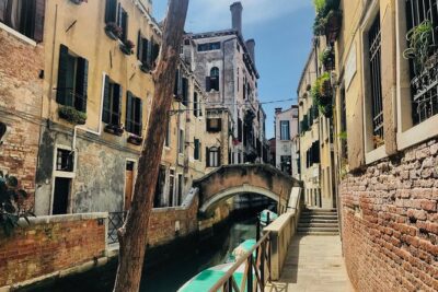 Venice Off the Beaten Path: Private Tour in Venice with a Local - Why Dorsoduro is the right neighborhood for “Venice off the main drag”