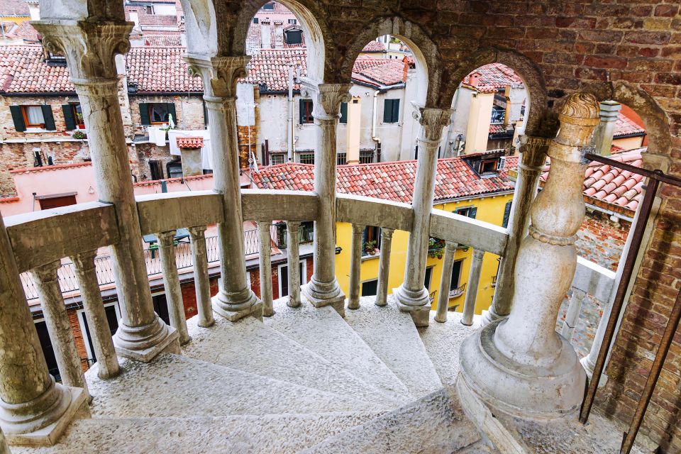 Venice: Palazzo Contarini del Bovolo Entrance Ticket - The climb: what the spiral staircase feels like