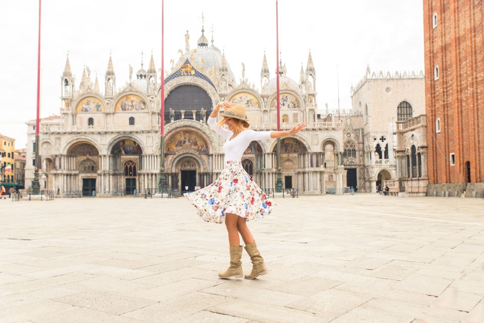 Venice: Photoshoot at Piazza San Marco and the Canals - Posing help that makes you look natural (even if you hate posing)