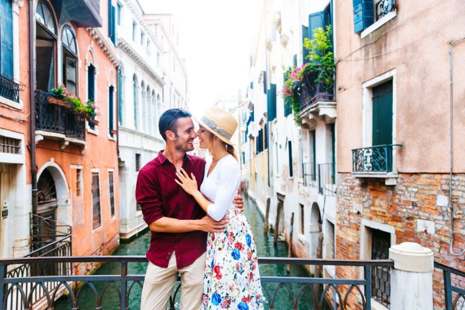 Venice: Photoshoot at Piazza San Marco and the Canals - Canals and Venice texture: how the route adds depth