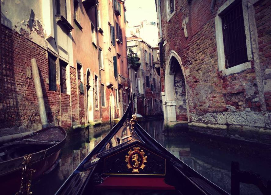 Venice: Private After Dark Tour and Gondola Ride - Why Venice after dark feels different (and better)