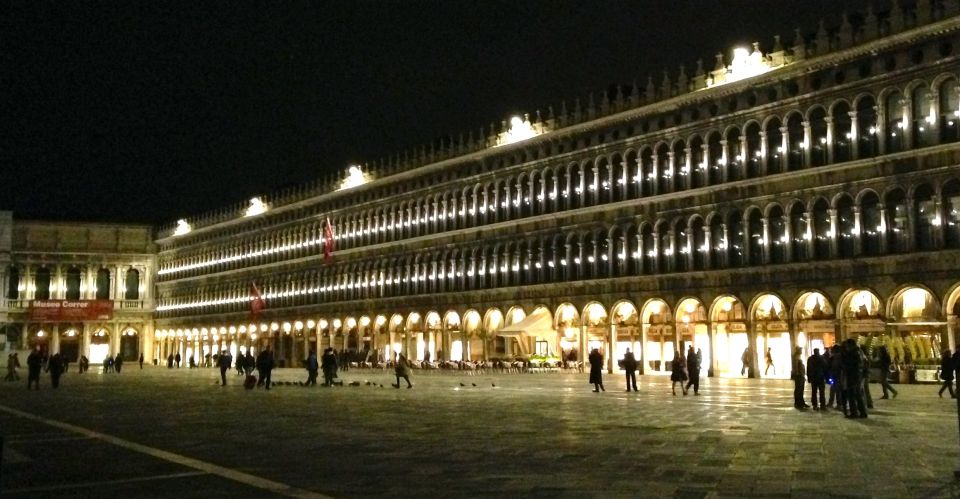 Venice: Private After Dark Tour and Gondola Ride - The gondola ride: a quiet 30 minutes under the Bridge of Sighs