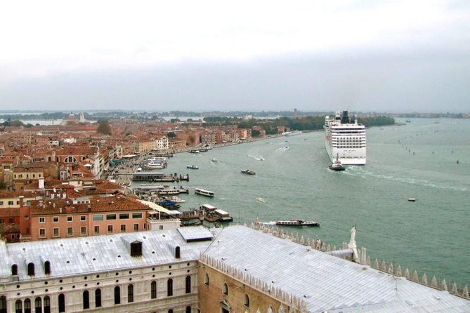 Venice Private Arrival Transfer by Water Taxi: Cruise Port to Central Venice - Hotel door help and the real luggage workflow
