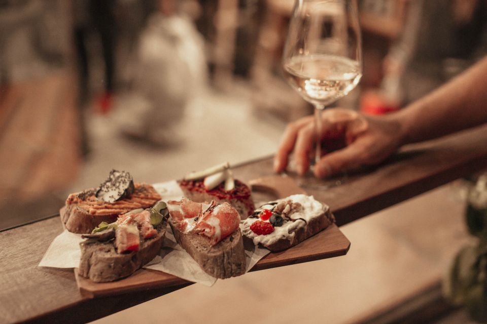 Venice: Private Evening Tour w/ Drinks & Bites in Cannaregio - Vegetarian-Friendly Venice at Night: No Second-Guessing Needed