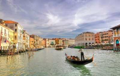 Venice: Private Gondola Cruise for up to 5 Passengers - Where to check in: Alilaguna ticket office and the Campo San Luca start