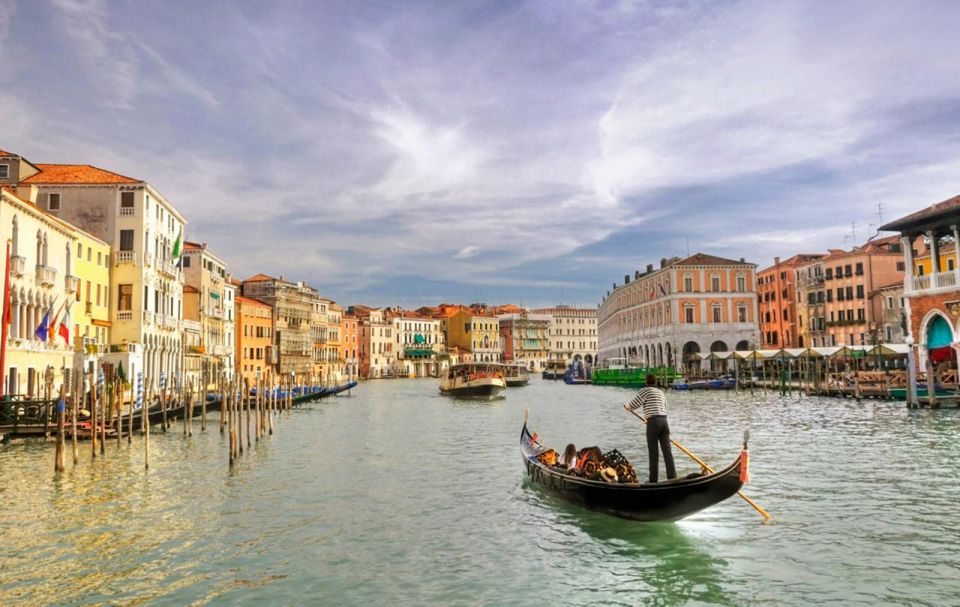 Venice: Private Gondola Cruise for up to 5 Passengers - Where to check in: Alilaguna ticket office and the Campo San Luca start
