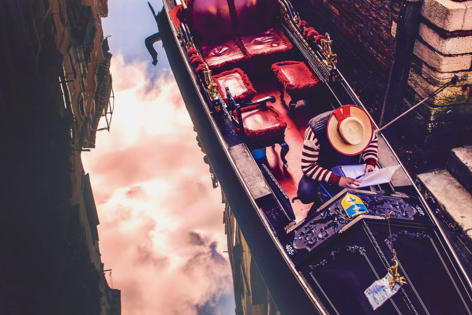 Venice: Private Gondola Ride - Price in Venice: private time vs what you could pay in-person