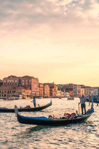 Venice: Private Gondola Ride Experience - The 30-minute gondola rhythm: silent glide, palace views, and real romance