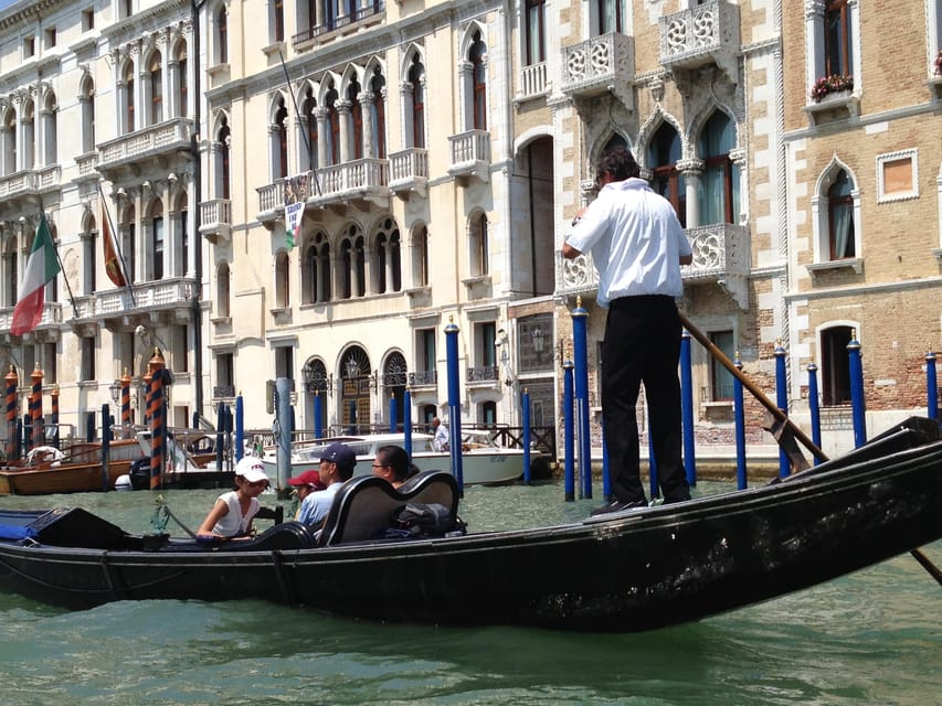 Venice: Private Gondola Ride Experience - La Fenice, the Guggenheim Museum, and Ca’ Dario: art and legend at canal level