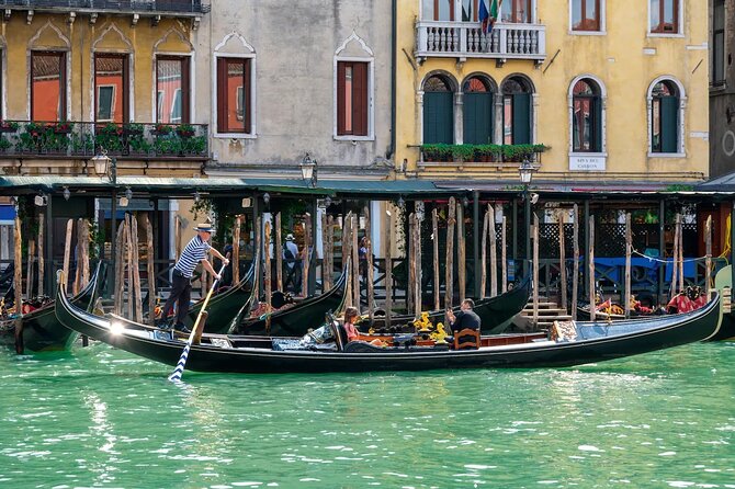 Venice Private Gondola Ride: Explore Hidden Canals and Sights - Meeting point at P.le Roma (Fondamenta Cossetti): where timing really matters