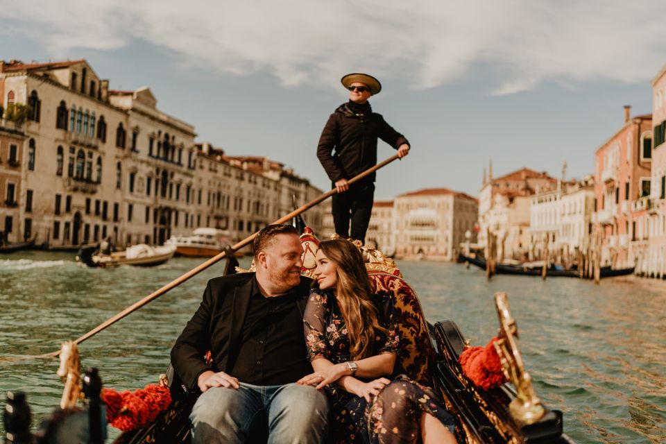 Venice: Private Gondola Ride with Professional Photographer - The pros behind the camera: what you’re really paying for