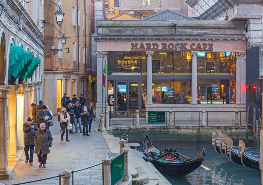 Venice: Private Local Highlights & Hidden Gems Tour - Art Outside, Marble Inside: Villa-Style Space and Chiesa di S.Maria dei Miracoli