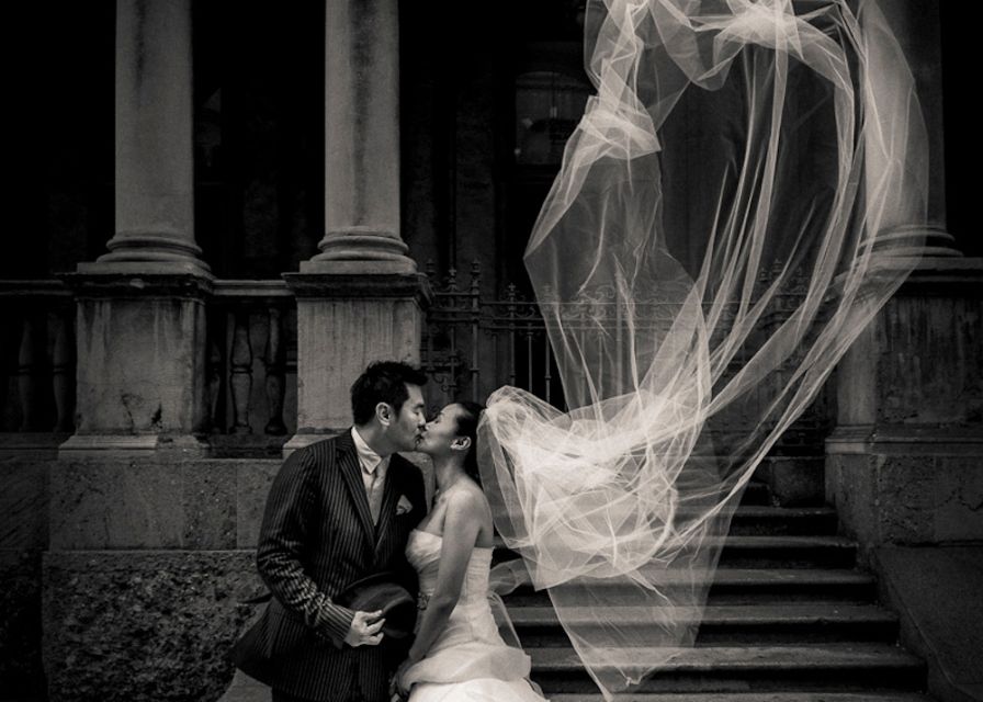 Venice: Private Photo Shoot and Professional Images - Pack like a pro: outfits, props, and comfort for Venetian streets