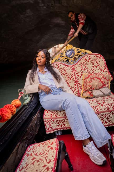 Venice: Private Photoshoot In Gondola - Gondola ride costs: what’s included and what you pay €90