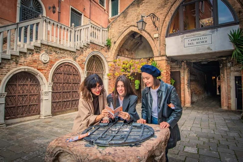 Venice: Private Walking Tour with Optional Gondola Ride - Stop 1: Museo Correr area and getting your Venice map in your head