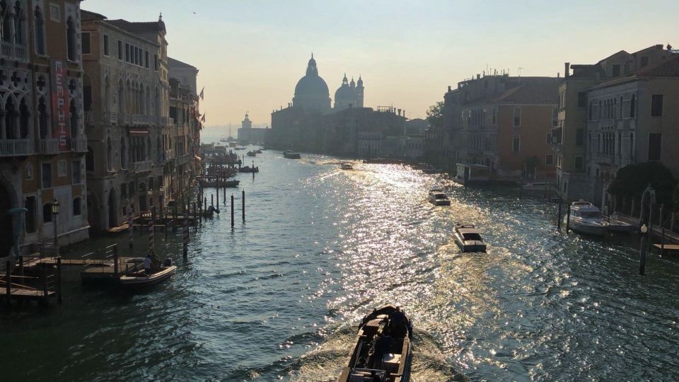 Venice: Private Walking Tour with Saint Mark's Basilica - San Giacomo di Rialto: church views plus market reality
