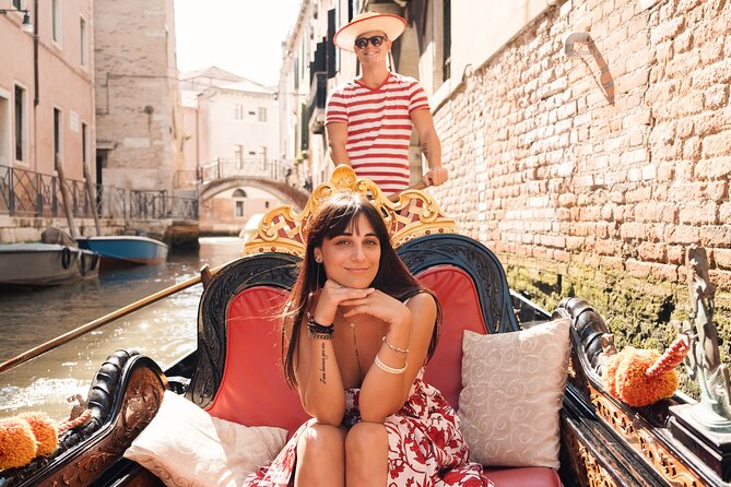 Venice Professional Photoshoot (up to 6 people included) - How the photoshoot fits Venice’s rhythm
