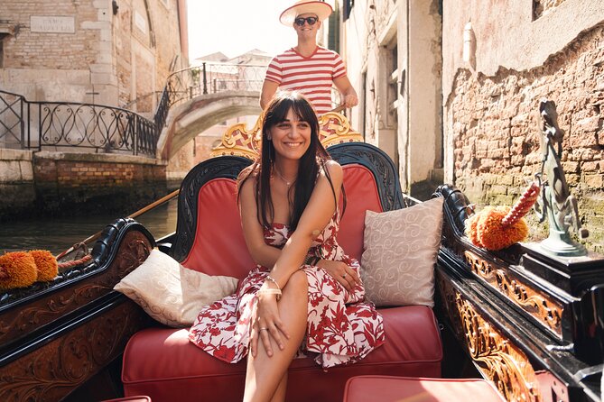 Venice Professional Photoshoot (up to 6 people included) - Gondola add-on: the only extra you should consider