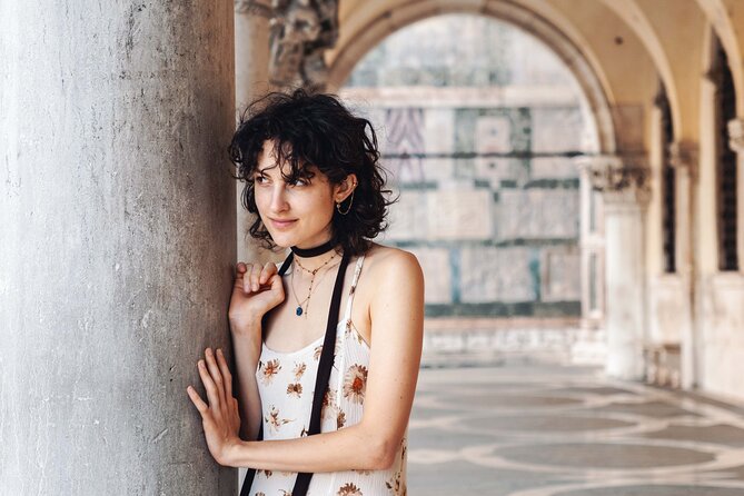 Venice Professional Photoshoot (up to 6 people included) - Start near San Zaccaria: your low-stress meeting point