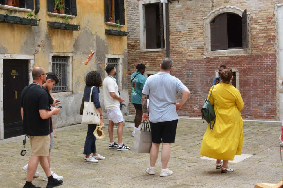 Venice: Rialto Bridge & Offbeat Unusual Venice Walking Tour - Casanova’s House and the Venice of characters