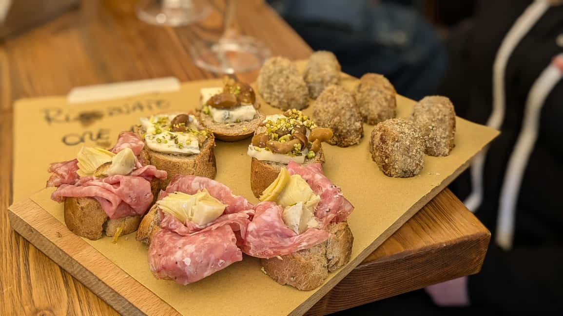 Venice: Rialto Market Street Food Tour - San Giacomo di Rialto meeting spot: where the walk truly starts