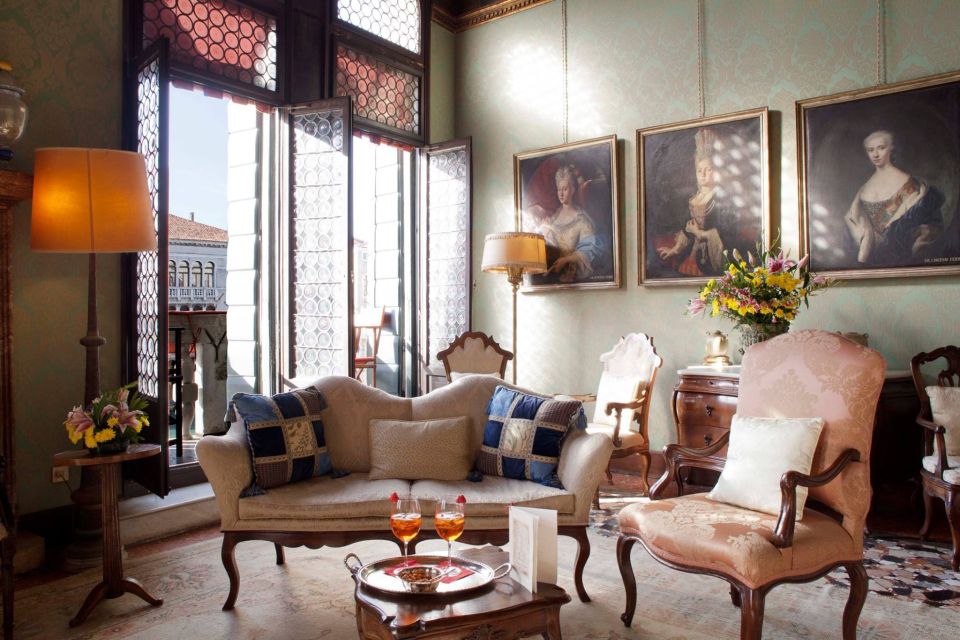Venice: Romantic Palace Dinner and Private Gondola Ride - A Private Gondola to a Palace Dinner in About Three Hours