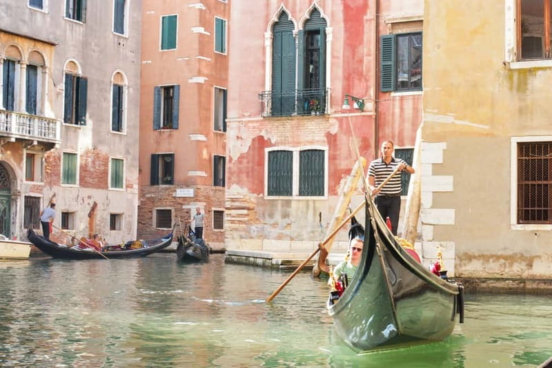 Venice: Romantic Shared Gondola Serenade on the Grand Canal - Shared serenade: what you’re really buying