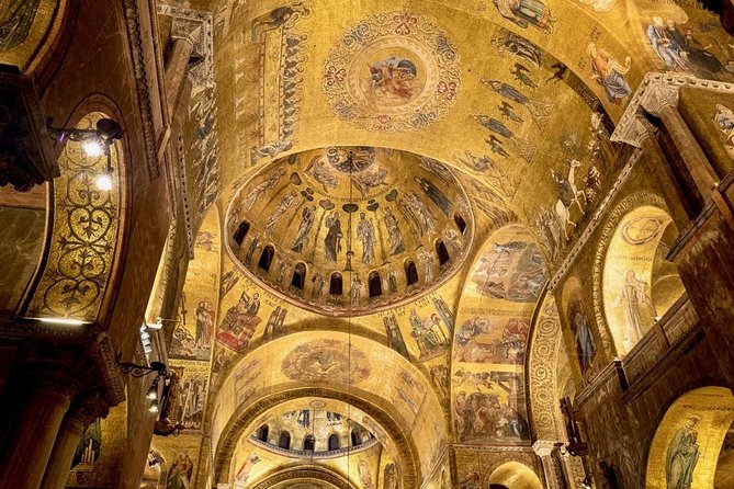 Venice Saint Mark's Basilica afternoon guided tour - Stop 2: Entering St Mark’s Basilica fast, then going where crowds usually don’t