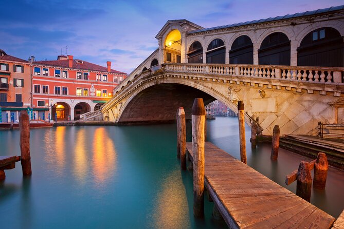 Venice Scavenger Hunt and Highlights Self Guided Audio Tour - Ponte di Rialto: the landmark that naturally slows you down