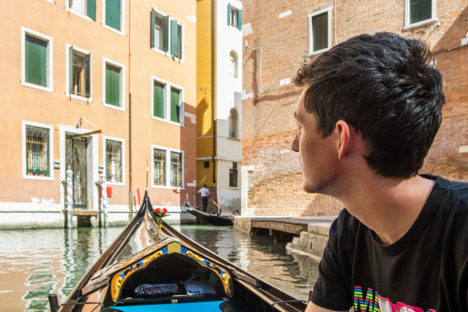 Venice: Shared Gondola Ride Across the Grand Canal - Key things to know before you book