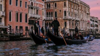 Venice: Shared Gondola Ride at Sunset - TU.RI.VE. meeting point: how not to lose time in Central Venice