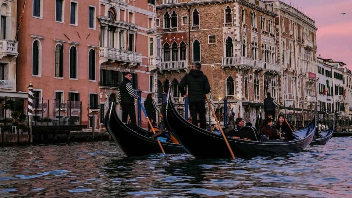 Venice: Shared Gondola Ride at Sunset - TU.RI.VE. meeting point: how not to lose time in Central Venice