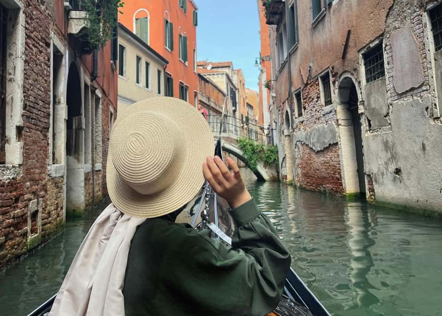 Venice: Shared Gondola Through breathtaking Bridge of Sighs - Key things to know before you go