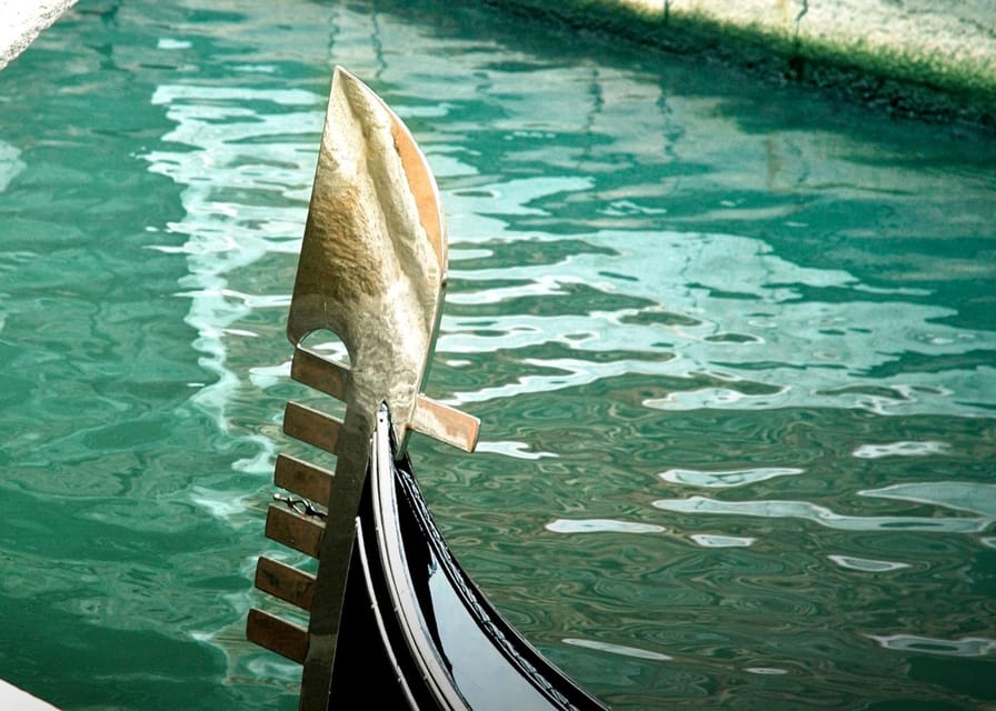 Venice: Shared Gondola Through breathtaking Bridge of Sighs - Mobile app commentary: how it improves the ride