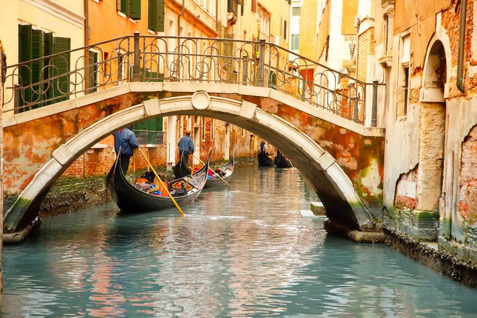 Venice: Shared Gondola Tour - Entering The Gondola Flow Near St. Mark’s