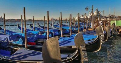 Venice: Shared Gondola Tour - Grand Canal Views in 30 Minutes: The Iconic Route