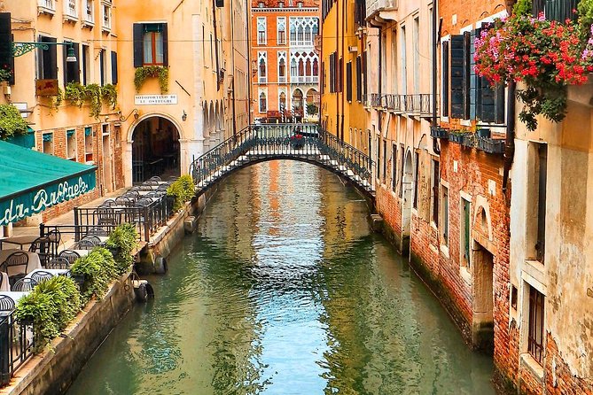 Venice Sightseeing Walking Tour with a Local Expert - Campo San Polo and the San Polo Church view: how a neighborhood gets its name