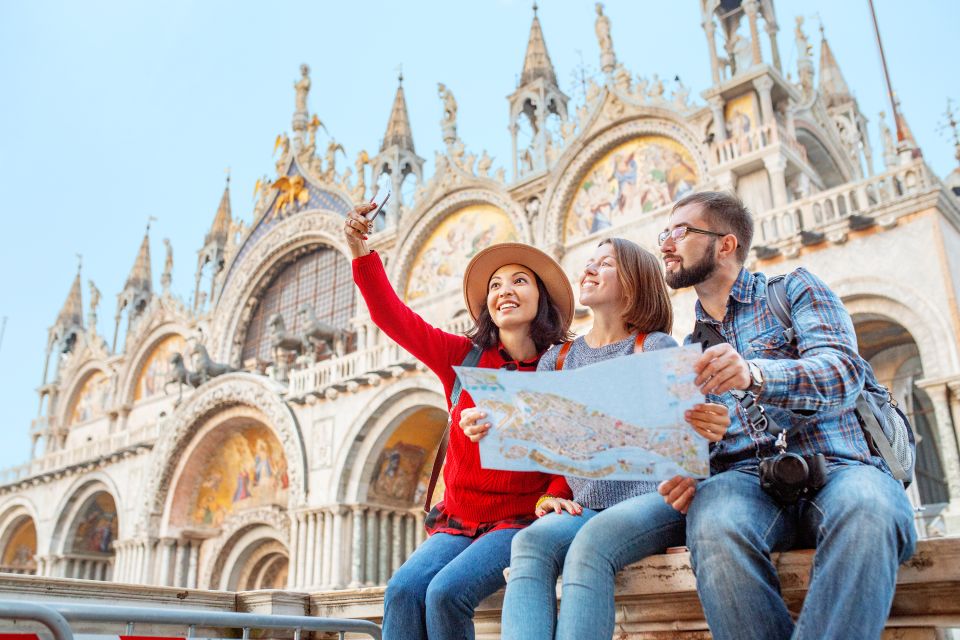 Venice: Skip-the-Line Doge’s Palace & Basilica Walking Tour - Skip-the-line Doge’s Palace start, minus the St Mark’s Square crush
