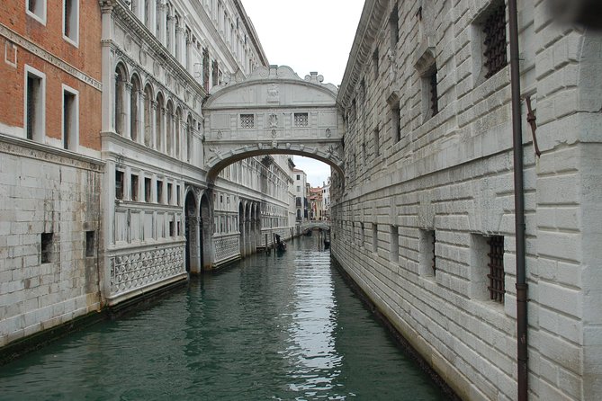 Venice Skip the Line Saint Mark's Basilica and Doge's Palace Private Tour - Bridge of Sighs and the prison complex: where the palace turns dark