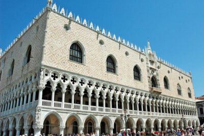 Venice Small Group Walking Tour of Most-Famous Sites &Attractions - Getting Started in Dorsoduro: Campiello dei Squelini Meet-Up