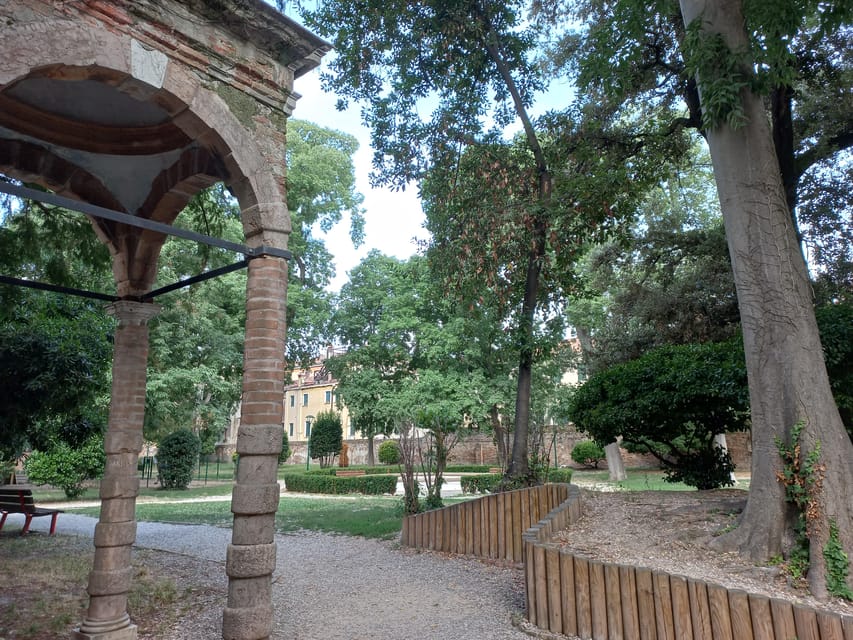 Venice Small-Group Walking Tour: Secrets & Hidden Gems - Why this Venice side-street tour feels different than the usual walk