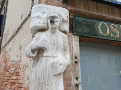 Venice Small-Group Walking Tour: Secrets & Hidden Gems - Starting at Venezia Santa Lucia and finding the Beescover guide
