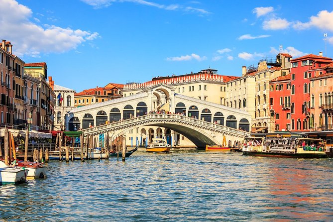 Venice Small Group Walking Tour with St. Mark's Basilica Terrace - Why this 2-hour Rialto walk is great when Venice crowds are intense