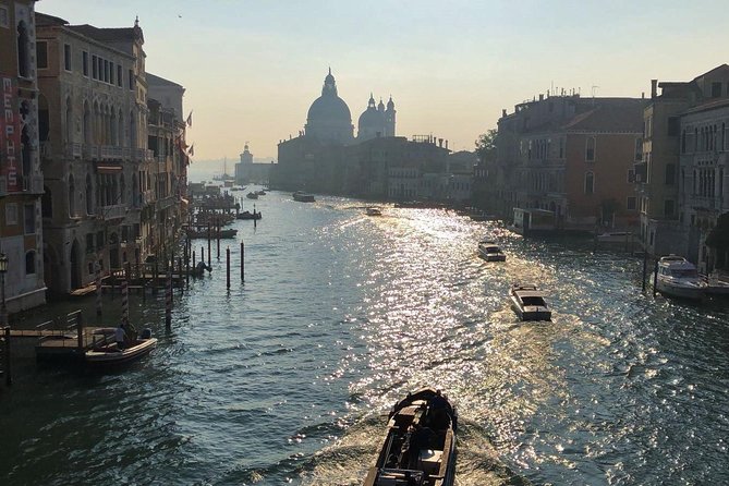 Venice Small Group Walking Tour with St. Mark's Basilica Terrace - Starting at Chiesa di San Giacomo di Rialto: a calmer Venice kickoff