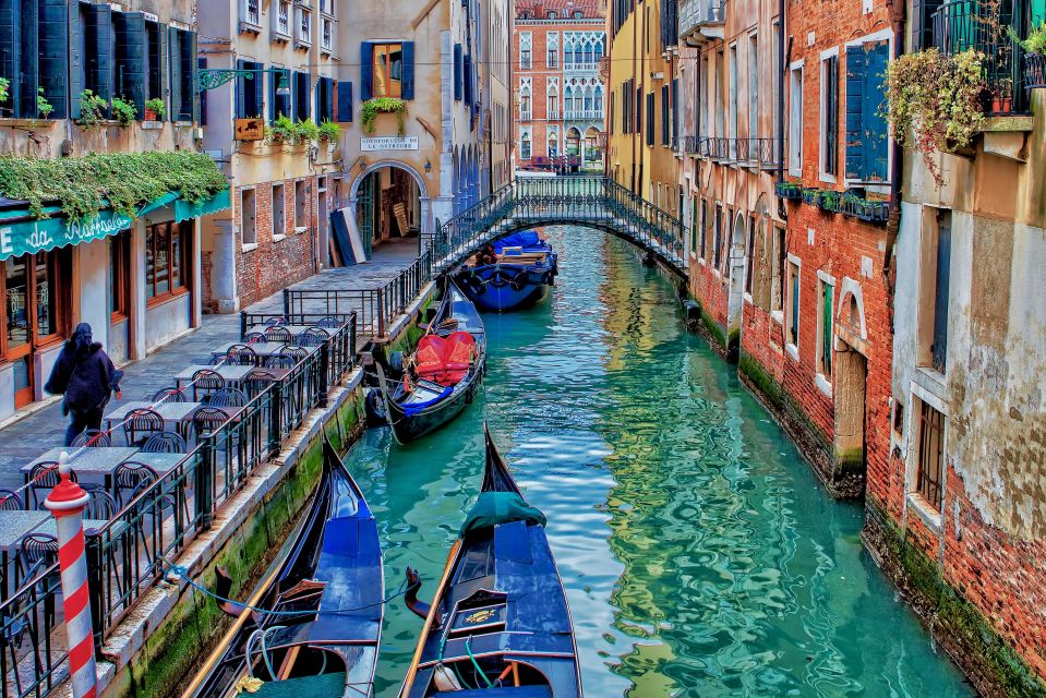 Venice: St Mark's Basilica, Doge's Palace, and Gondola Ride - The Gondola Ride on the Grand Canal: 30 Minutes, Shared, and Not Fully Guided